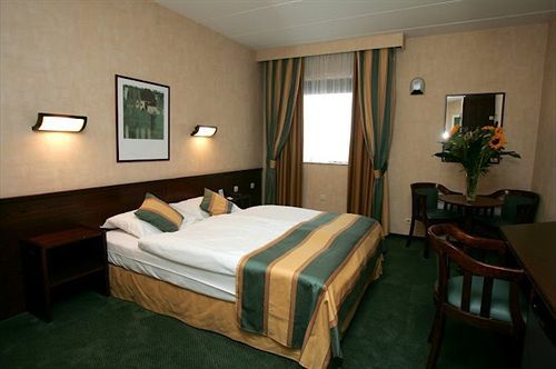 Corsendonk Viane Hotel 3*